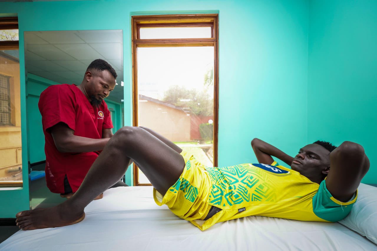 Kizza undergoing his Medicals with the Naibois 