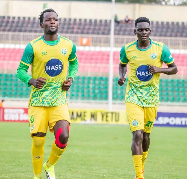 Mustafa Kizza (R) with his teammate