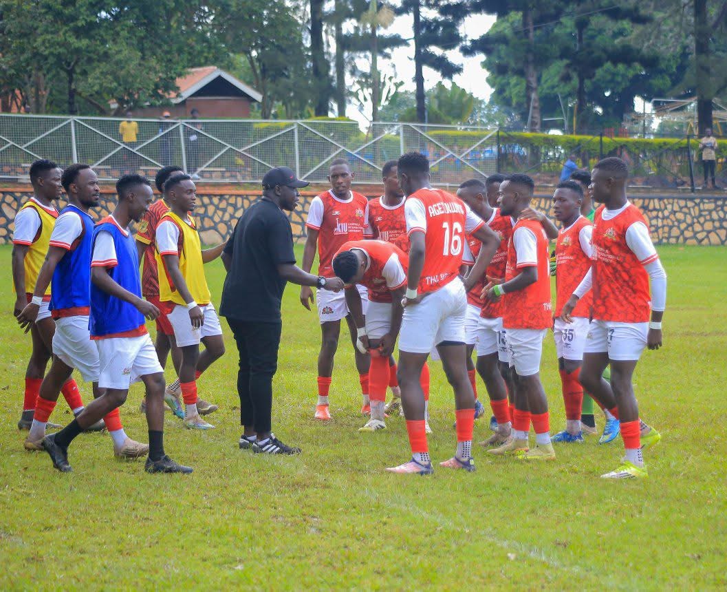 Chanclee giving instructions to players