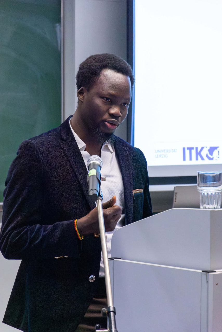 Ayobo Presenting in Germany