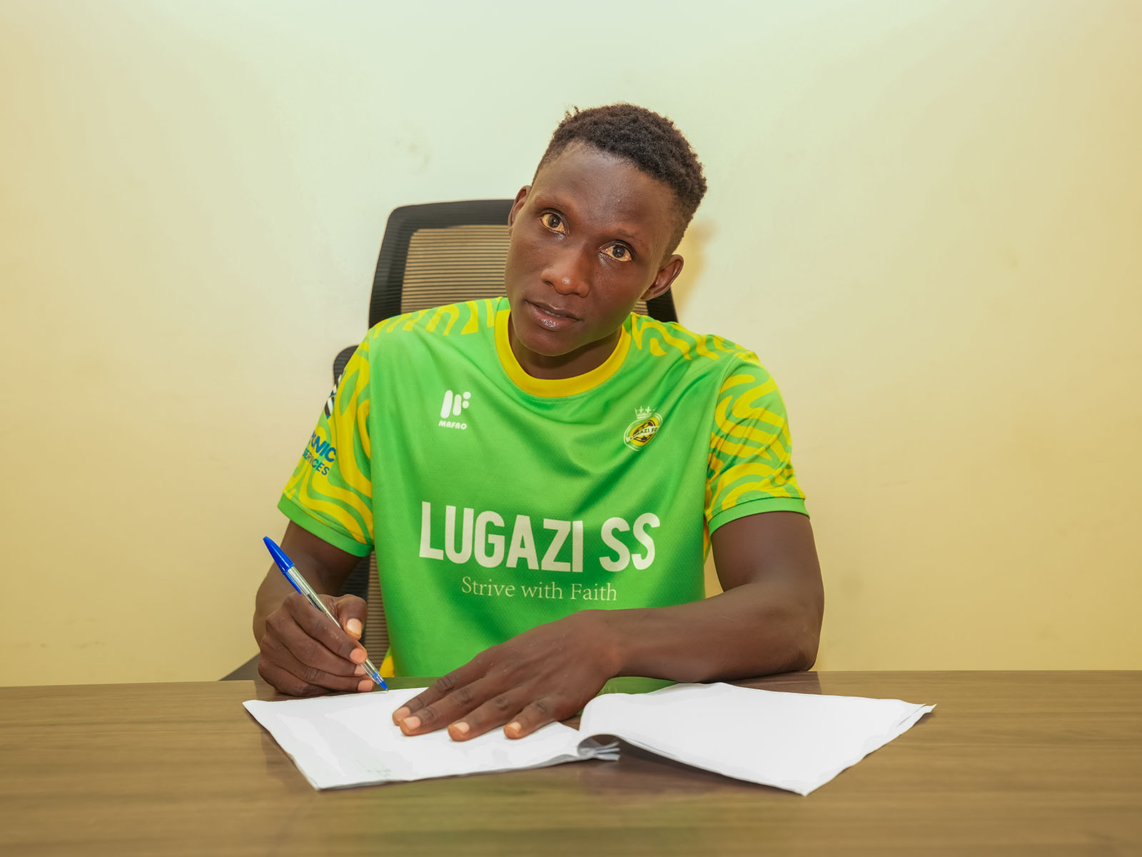 Abang Cromwell Rwothomio Returns to Football, Joins Lugazi FC on Two-Year Deal