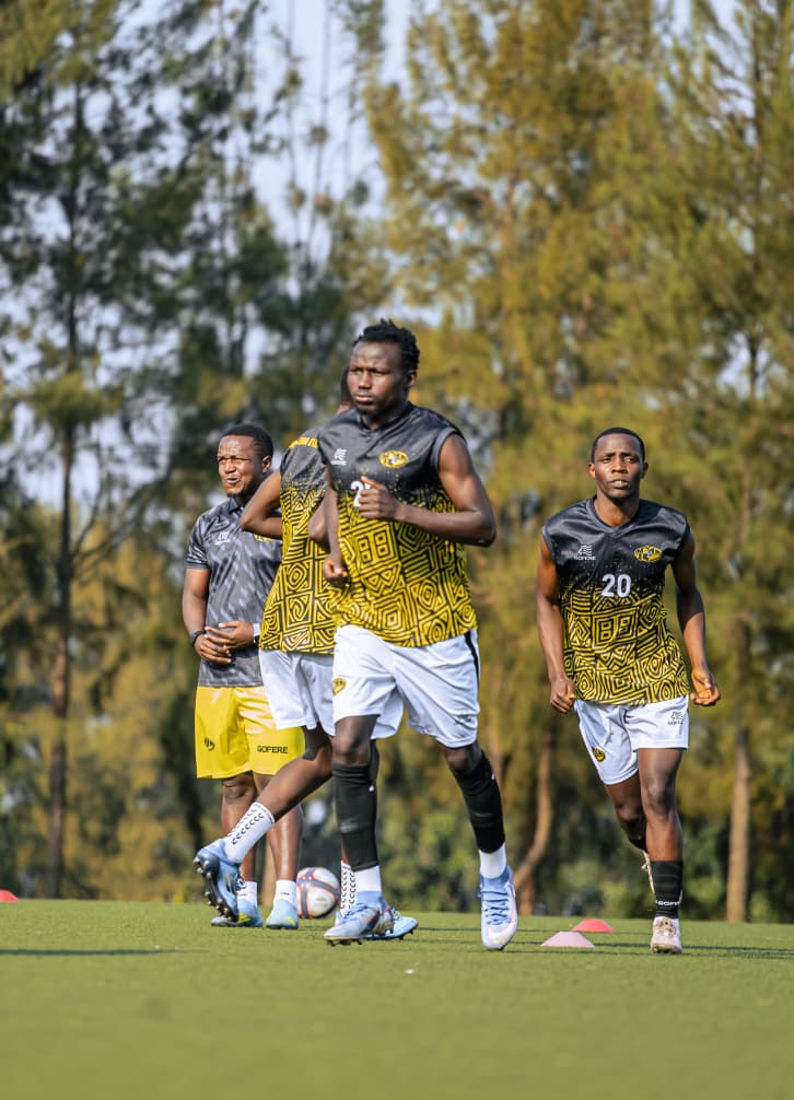 Image (Mukura United Media ) : Freedom with his team mates in warm up